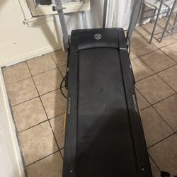Threadmill Golds Gym