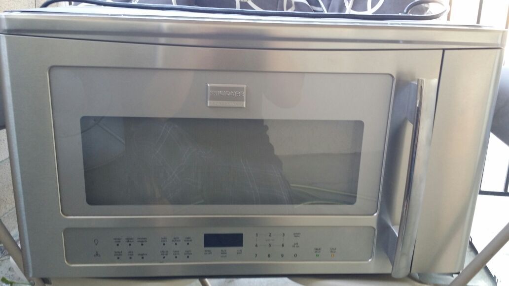 Microwave over the range Frigidaire Model FPBM189KFC