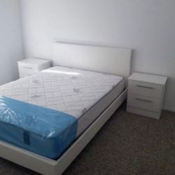 QUEEN SIZE BED, MATTRESS AND TWO NIGHTSTANDS  🆕️
