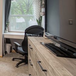 Full Bedroom Set - Less Than 5 Yrs - $1000