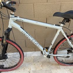 Mojave 5.5 Raleigh Mountain Bike, Large Adult
