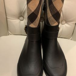 Authentic Women Burberry Boots Size6