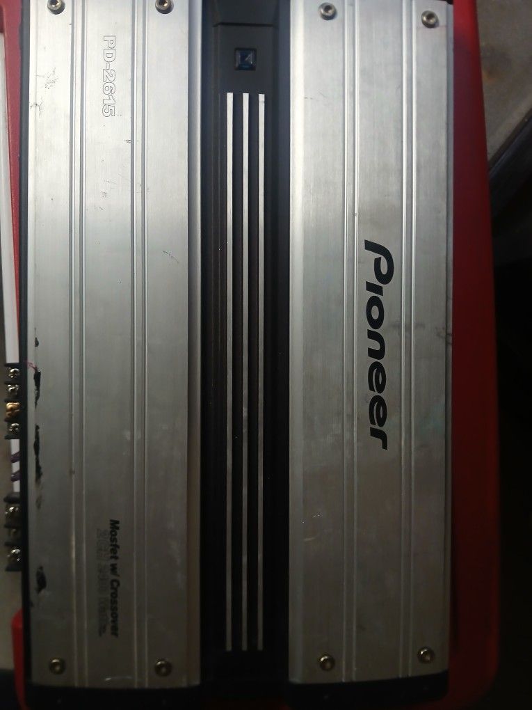 2400 Bass Amp