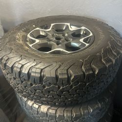 Jeep Wheels And Side Steps 