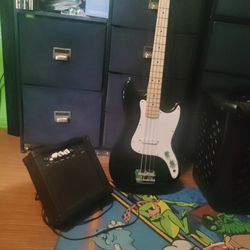 Squier Bronco Bass Guitar & Amp 