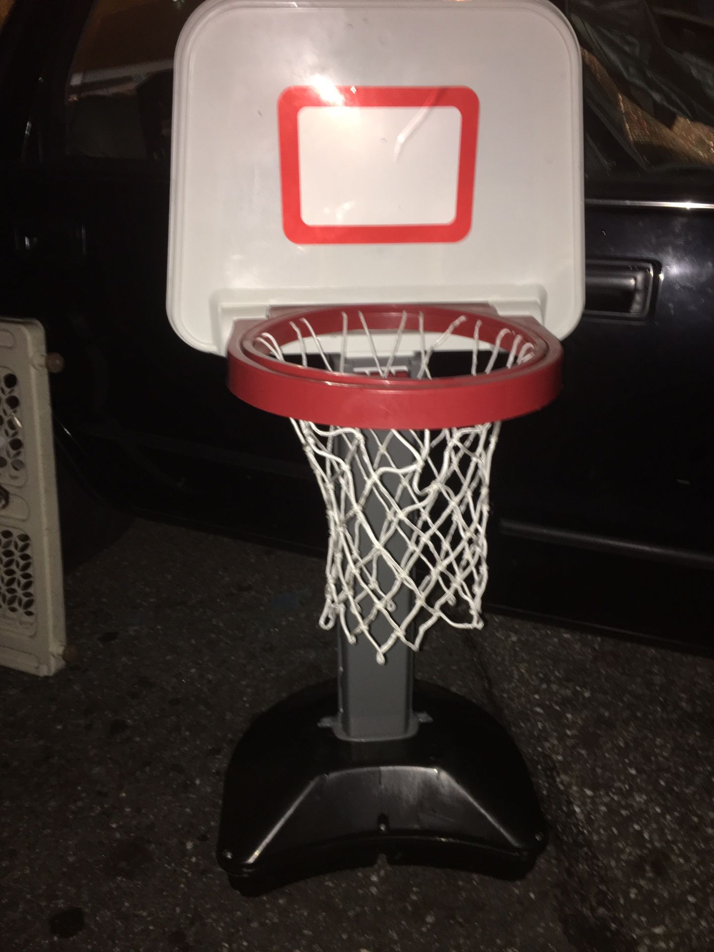 Adjustable basketball hoop LNEW only 20 Firm