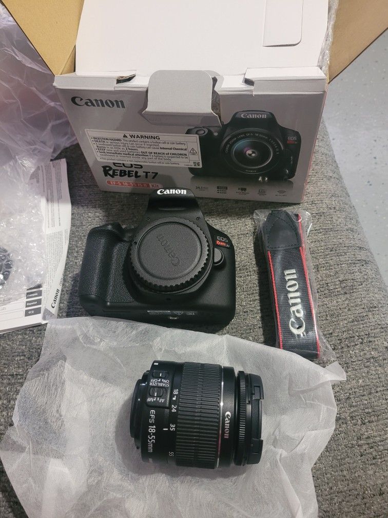 CANON EOS Rebel T7 EF S 18 55mm IS II Kit