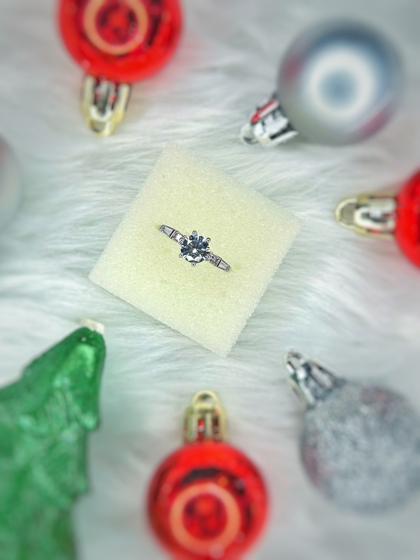 Ring 925 Sterling Silver Ring, Decorated with CZ Simulated Diamonds