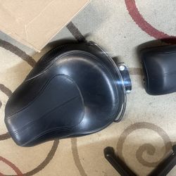 Harley Soft tail Deluxe Seat,pillion Pad,fender Bib,& Luggage Rack