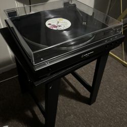 Vinyl record player