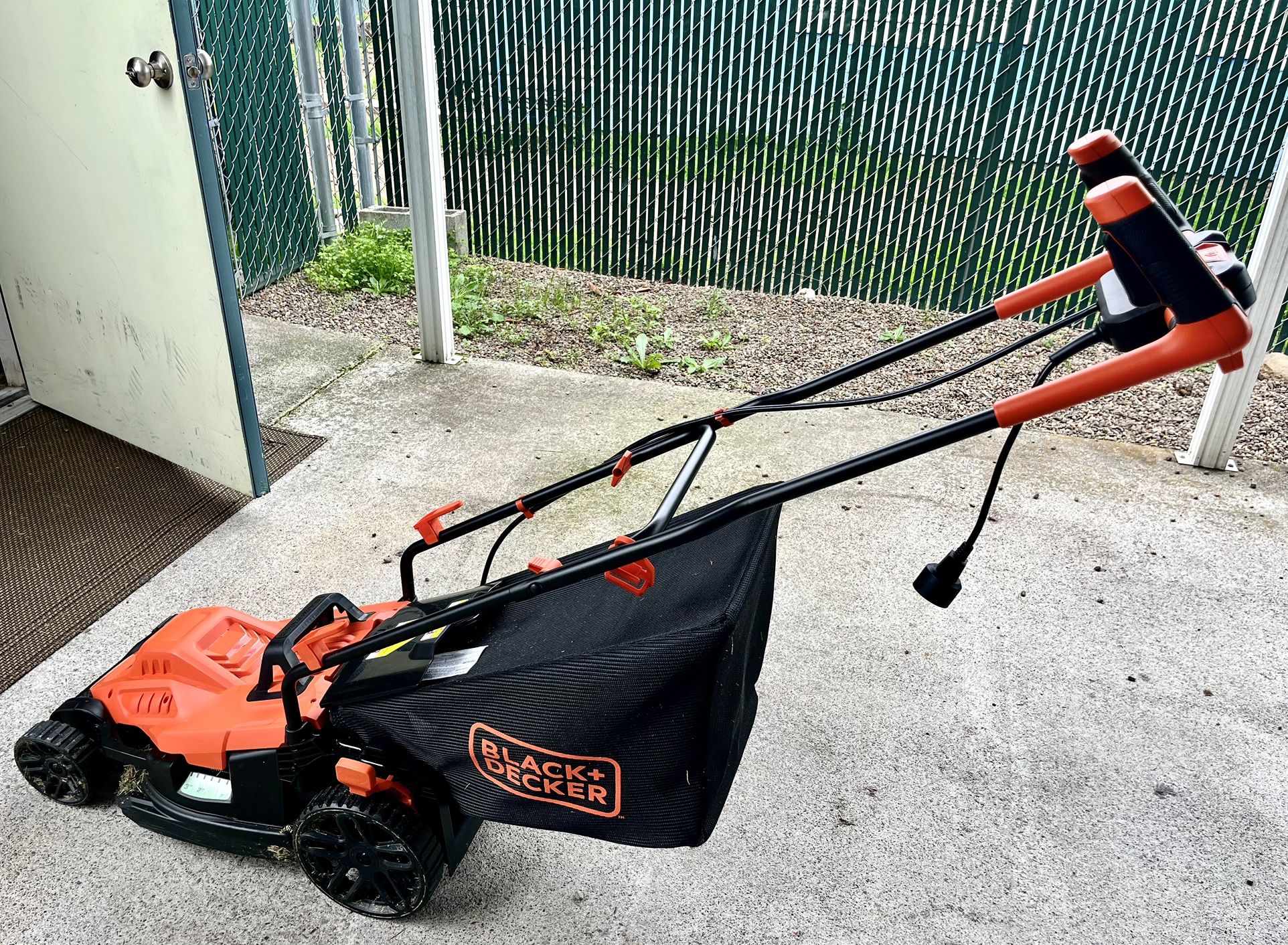 Black & Decker Electric Lawn Mower 15 Inch