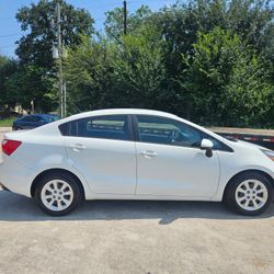 2013 KIA Rio **GREAT RELIABLE CAR 