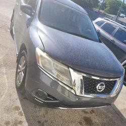 2013 Nissan Pathfinder W/3rd Row
