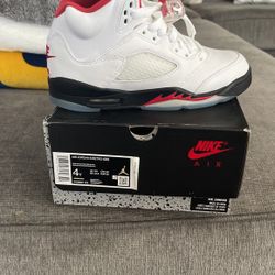 Air Jordan 5 Retro Size 4 (new)