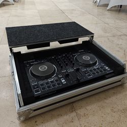 DJ controler board with travel case 
