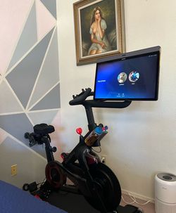 Peloton Indoor Exercise Bike with Touchscreen