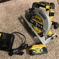 DeWalt Circular Saw With Battery And Charger