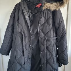 Merona black quilted puffer coat with Hood. Medium 