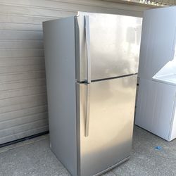 Whirlpool Refrigerator Works Great 👌