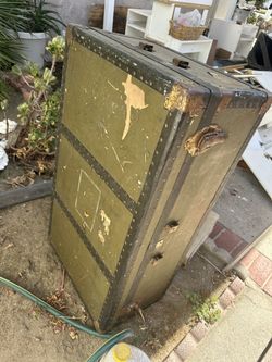 Vintage Railway Express Steamer Trunk / Coffee Table