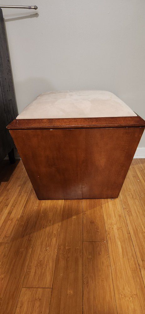 Ottoman w Reversible Top and Storage ( Wood)