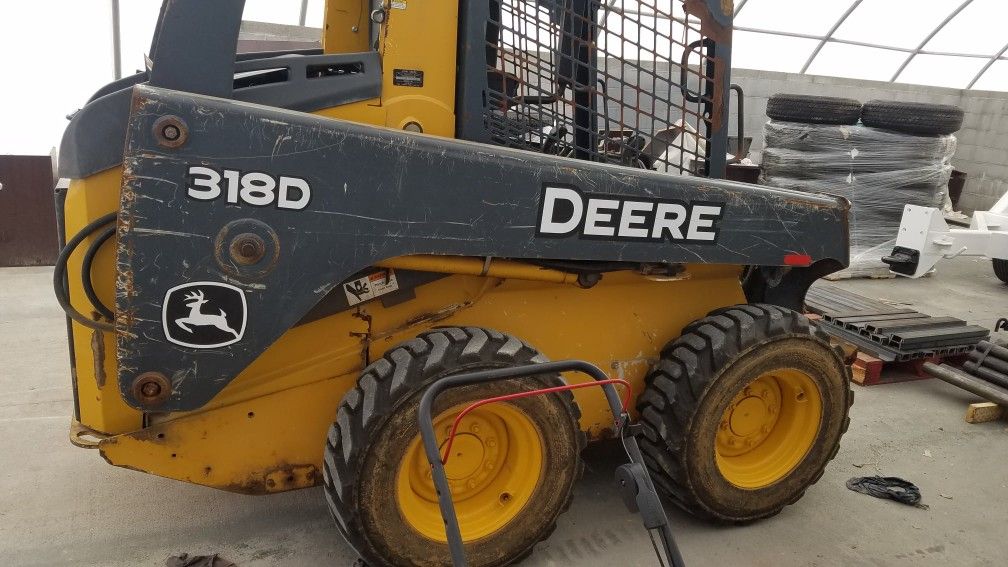 john deere 318d skid steer