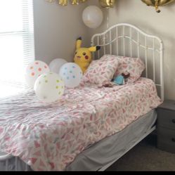 2 Twin beds 