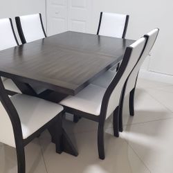 Expandable Dinning Table and Chairs
