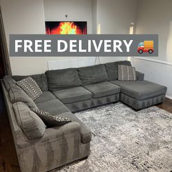 Large Gray Sectional Couch And🛋️- FREE DELIVERY 🚚 