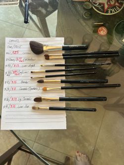 Make-Up Brushes Chanel & MUFE
