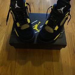 Air Jordan 4 Retro Yellow Thunders