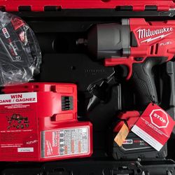 Milwaukee M18 Fuel W/ One-Key High Torque Impact Wrench 1/2" Friction Ring Kit Milwaukee M18 Fuel con llave de impacto de alto par de una tecla de 1/2
