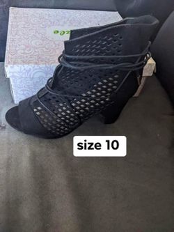 New women’s shoes size 10