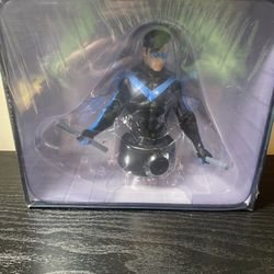 NightWing-DC Batman Universe -Eaglemoss Collector's Bust