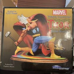 Diamond Select Toys Premier Collection The Mighty Thor Statue