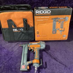 🛠🧰RIDGID Pneumatic 18-Gauge 1-1/2” Finish Narrow Crown Stapler w/Contractor's Bag-LIGHTLY USED!-$50!🧰🛠