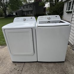 Samsung Washer & Dryer Set – electric dryer 2022, washer 2020 models used for 1 year