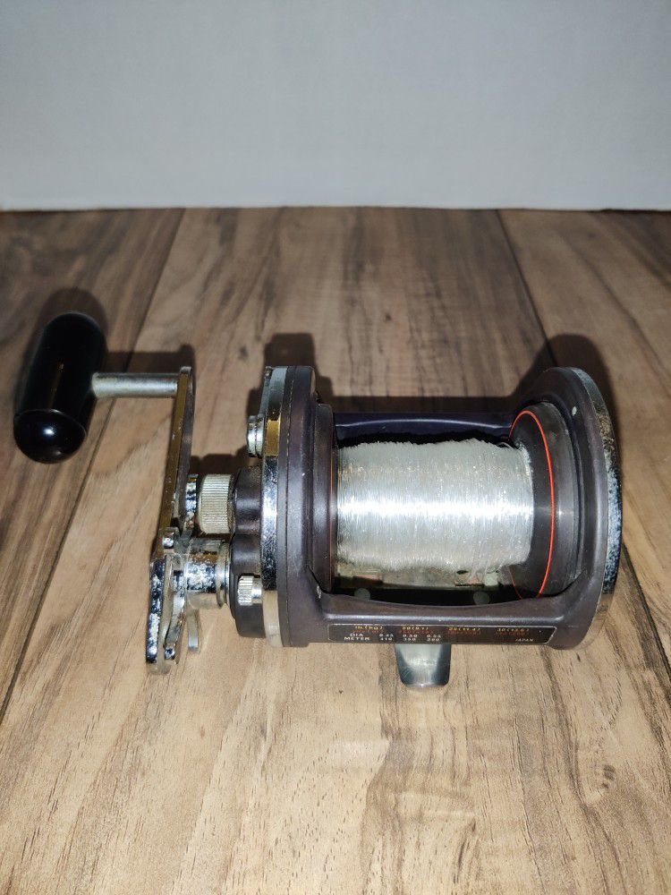 Daiwa SeaLine 50H vintage Saltwater Fishing Reel. Has some wear from age and use. Sold as is.

