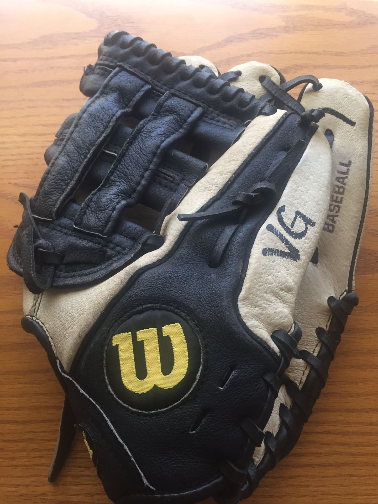 Genuine Wilson Leather Baseball Glove 11”