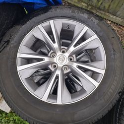 Toyota Highlander wheels with like new tires.