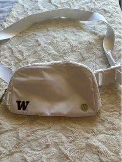 UW Lululemon bag
