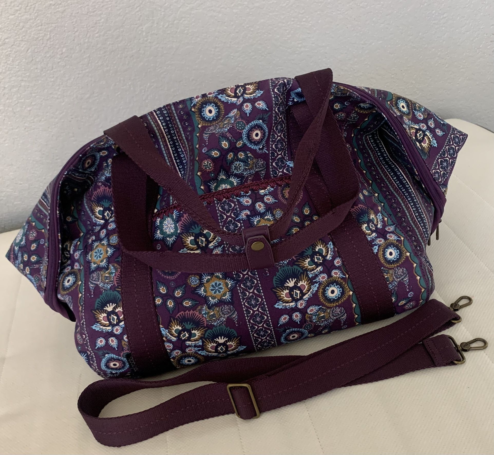 SAKROOTS SUITCASE TRAVEL BAG 