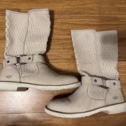 Woman’s UGGS Nude Color Size 10 - New