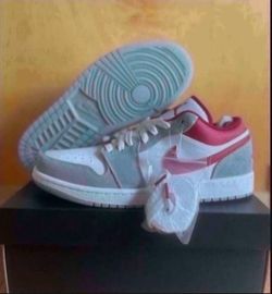 Nike Air Jordan 1 Low SE Light Smoke Grey Gym Red Size 8.5 Brand New