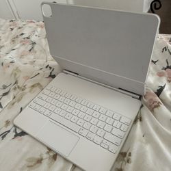 Magic Keyboard 12’5Apple