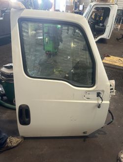 International Semi/Box Door Passenger