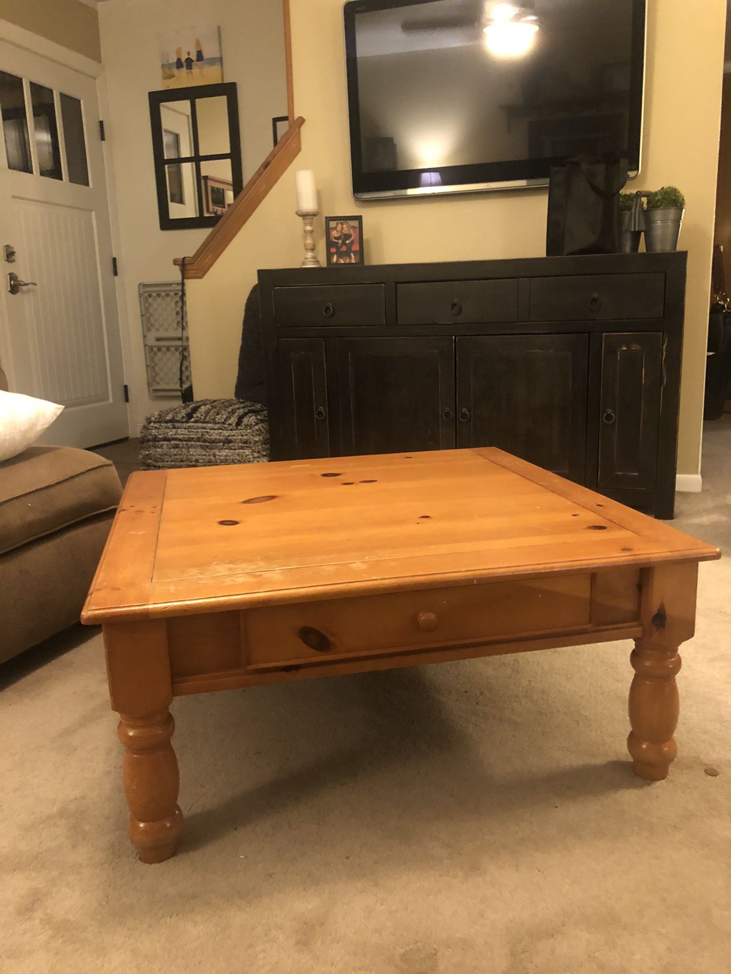 Coffee Table and 1 side table set