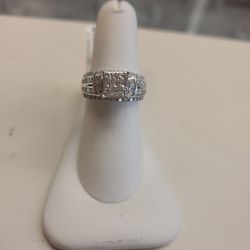 10k White Gold Rings 5.8 Grams Size 7 If You Are Interested Ask For Maribel Thank You 😊 