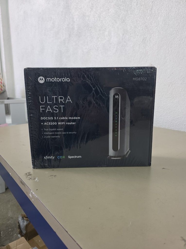 Motorola Ultra Fast DOCSIS 3.1 CABLE MODEM + AC3200, WIFI ROUTER