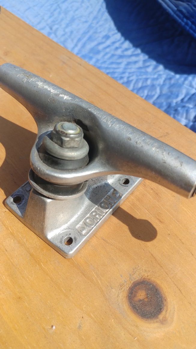 Orion skateboard trucks